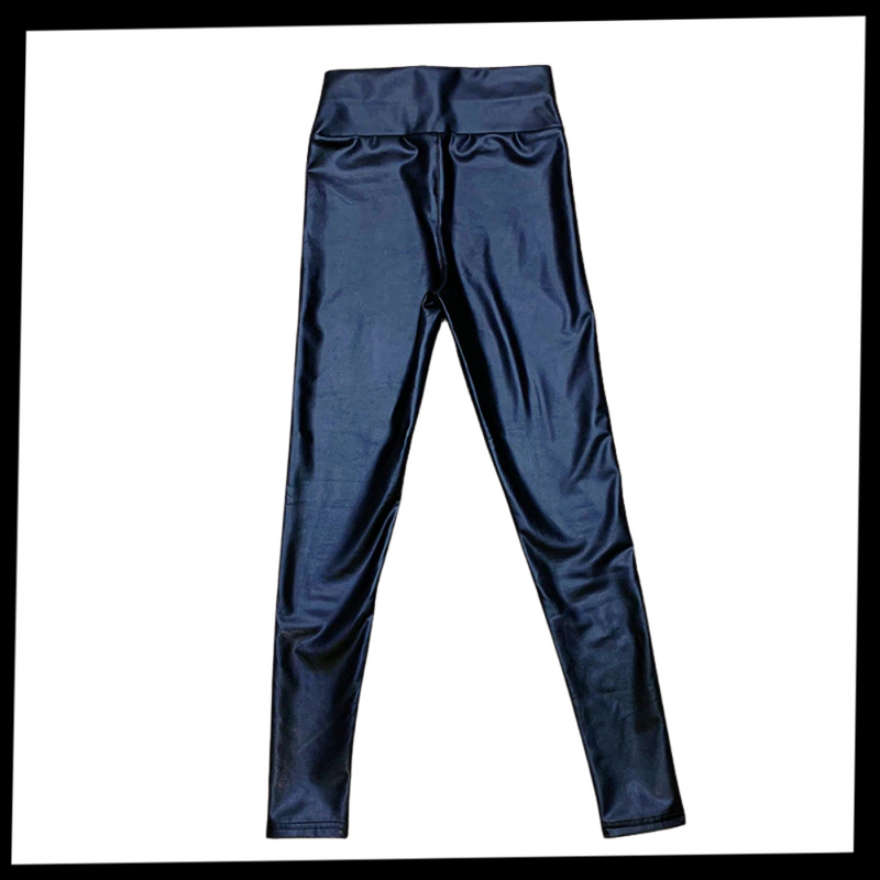 Hochtaillierte Hose aus Kunstleder