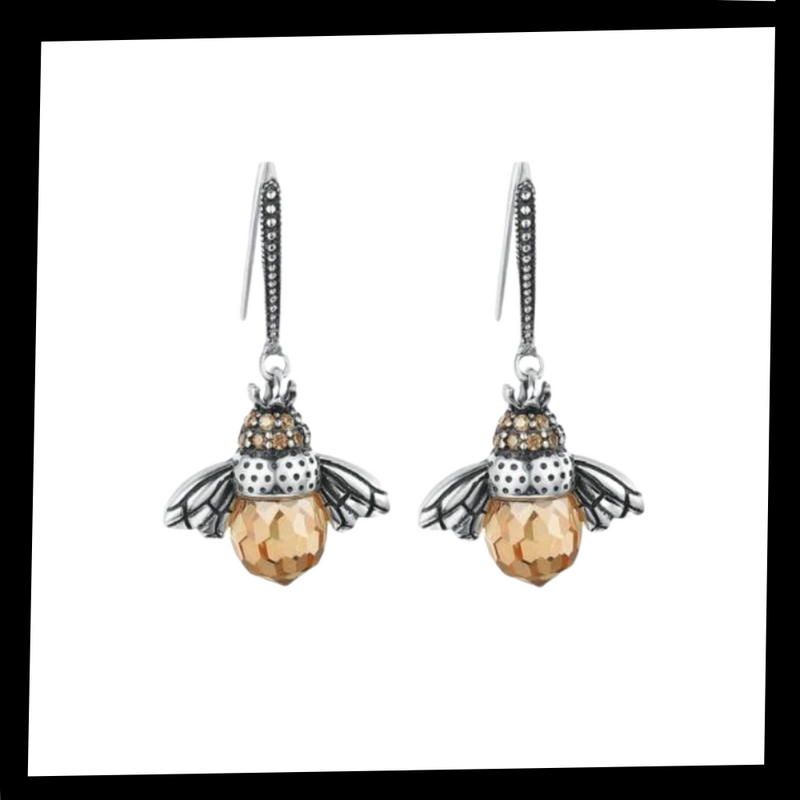 Ohrringe in Bienenform