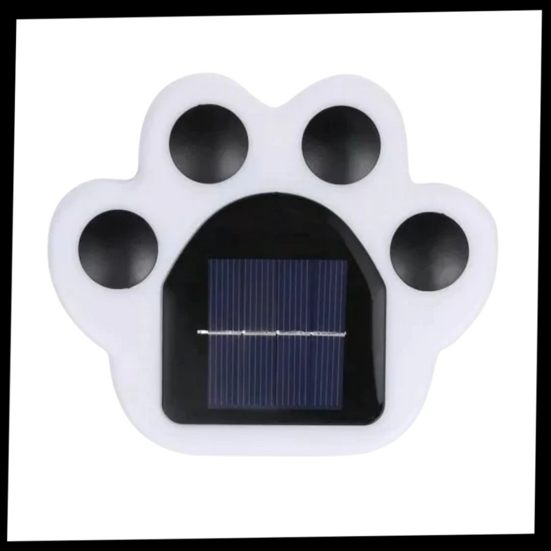 Solarbetriebene Wegleuchte mit Pfotenabdruck